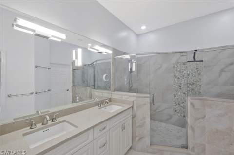5095 Yacht Harbor Dr 203, Naples FL - photo 13 of 36