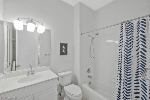 5095 Yacht Harbor Dr 203, Naples FL - photo 17 of 36