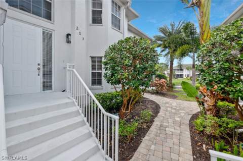 5095 Yacht Harbor Dr 203, Naples FL - photo 21 of 36