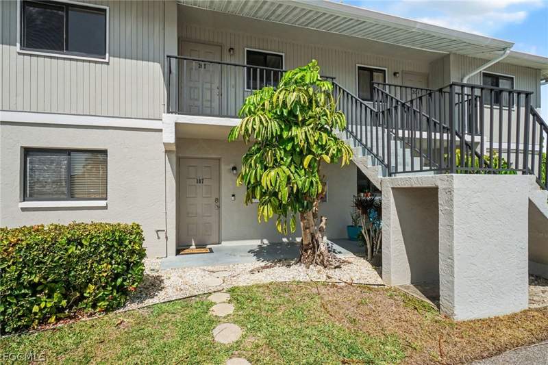 2 bedroom Condominium at 423 Cape Coral Pkwy W 203 (207), Cavendish Square Condo, Cape Coral — photo 2