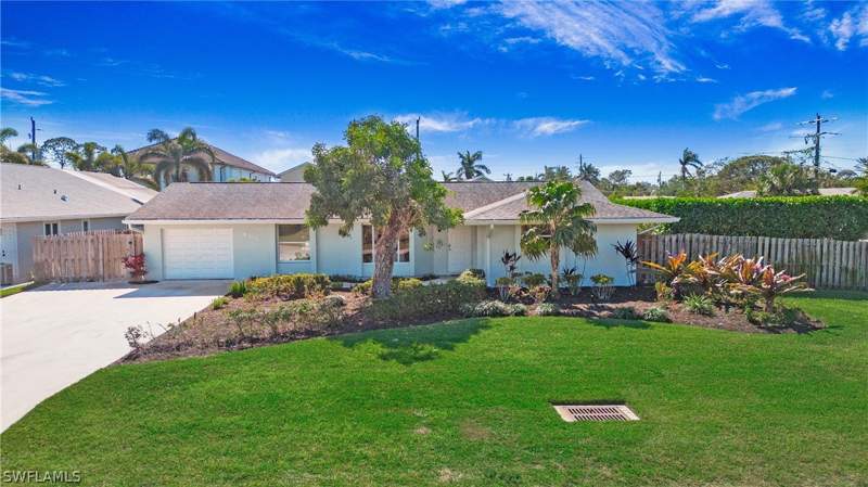 3 bedroom SingleFamilyResidence at 800 100th Ave N, Naples Park, Naples — photo 3
