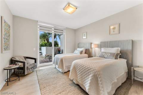 455 Cove Tower Dr 304, Naples FL - photo 10 of 22