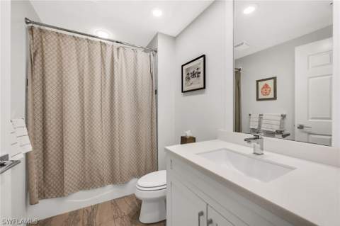 455 Cove Tower Dr 304, Naples FL - photo 11 of 22