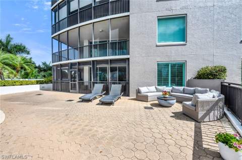 455 Cove Tower Dr 304, Naples FL - photo 18 of 22