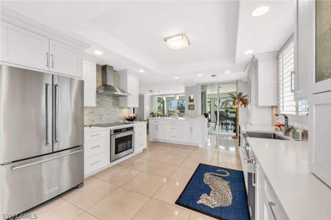455 Cove Tower Dr 304, Naples FL - photo 6 of 22