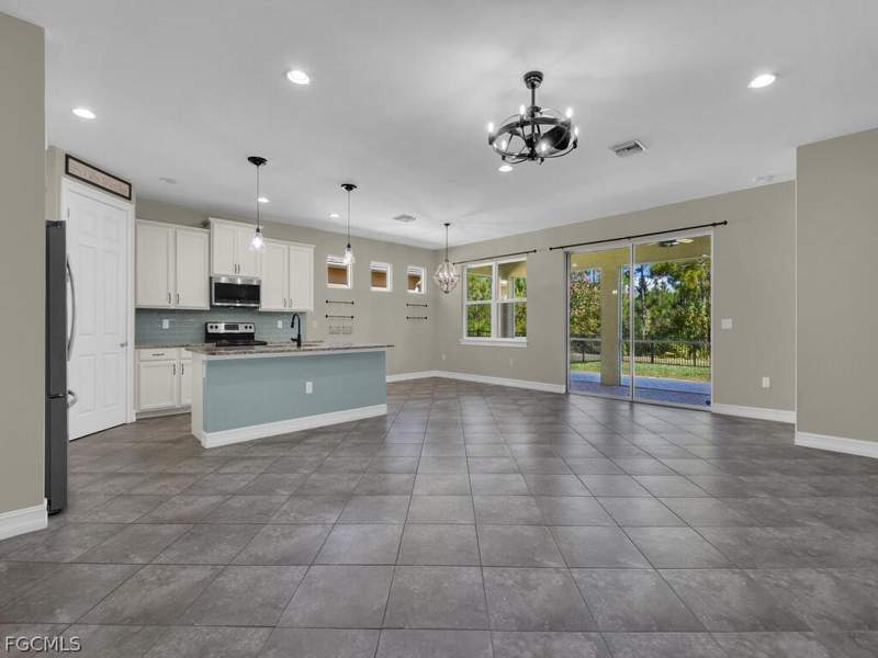 4 bedroom SingleFamilyResidence at 4211 Dutchess Park Rd, Lindsford, Fort Myers — photo 2