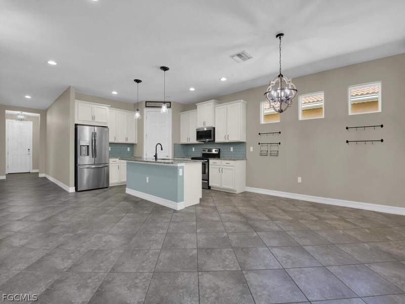 4 bedroom SingleFamilyResidence at 4211 Dutchess Park Rd, Lindsford, Fort Myers — photo 5