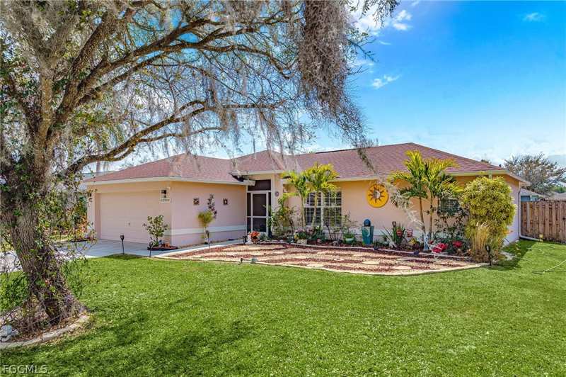 3 bedroom SingleFamilyResidence at 15552 Horseshoe Ln, Reserve At Buckingham, Fort Myers — photo 1