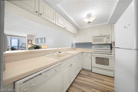 25820 Hickory Blvd 402, Bonita Springs FL - photo 10 of 33