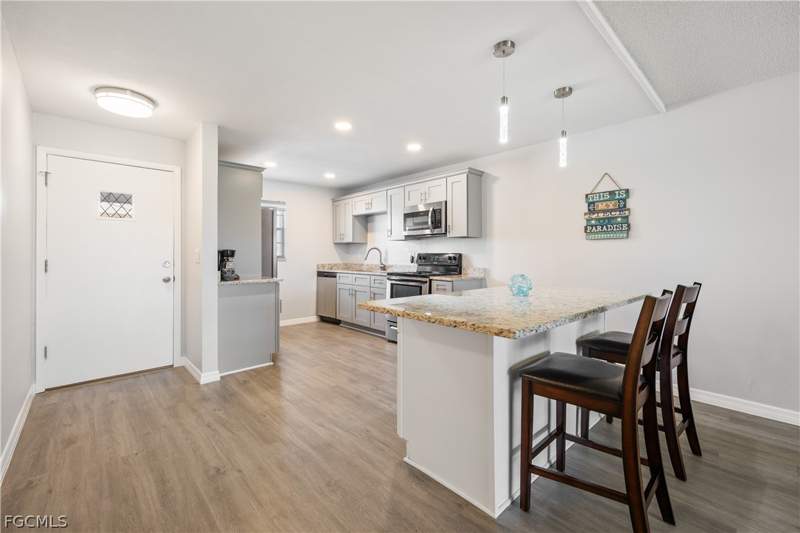 2 bedroom Condominium at 8761 Lueck Ln 3, Cypress Lakes Manor South, Fort Myers — photo 3