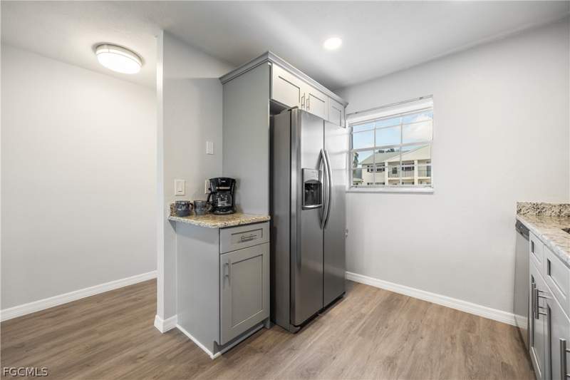 2 bedroom Condominium at 8761 Lueck Ln 3, Cypress Lakes Manor South, Fort Myers — photo 5