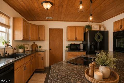 20325 Idlewood Rd, North Fort Myers FL - photo 6 of 35