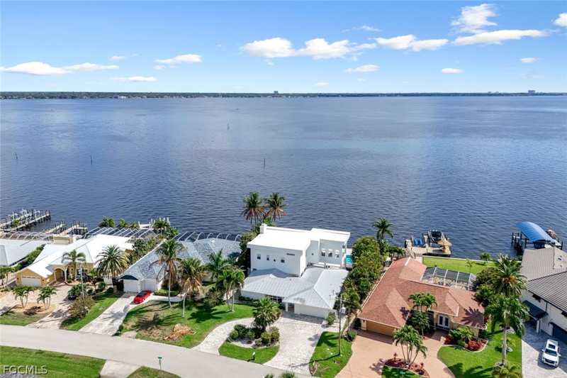 4 bedroom SingleFamilyResidence at 2302 SE 28th St, Cape Coral, Cape Coral — photo 1