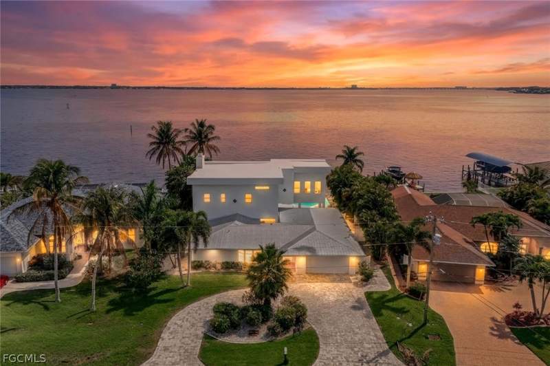 4 bedroom SingleFamilyResidence at 2302 SE 28th St, Cape Coral, Cape Coral — photo 2