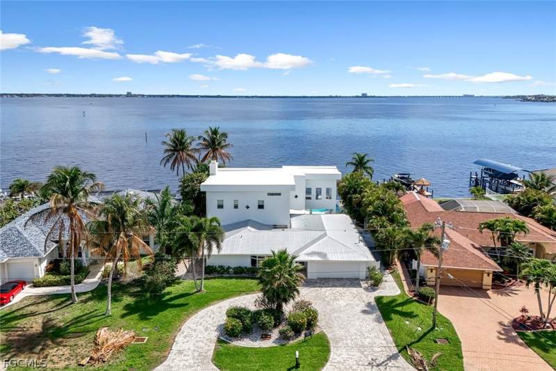 4 bedroom SingleFamilyResidence at 2302 SE 28th St, Cape Coral, Cape Coral — photo 5