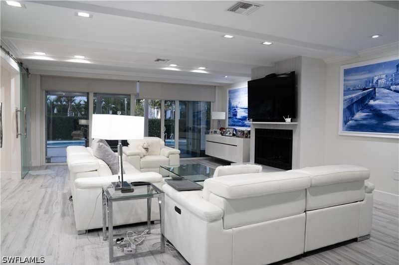3 bedroom SingleFamilyResidence at 675 18th Ave S, Aqualane Shores, Naples — photo 1