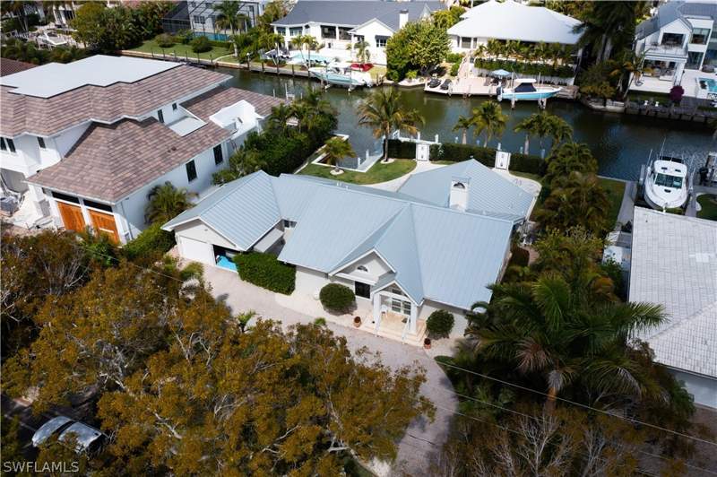 3 bedroom SingleFamilyResidence at 675 18th Ave S, Aqualane Shores, Naples — photo 3