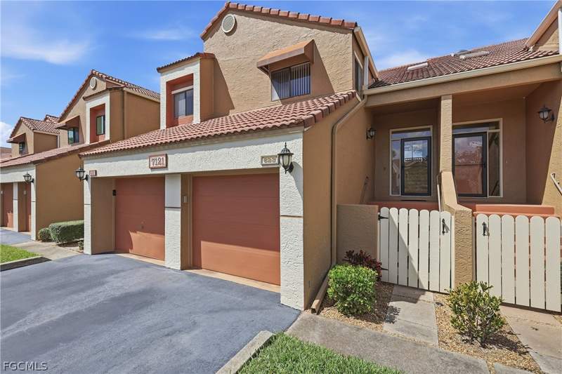 3 bedroom Condominium at 7121 Golden Eagle Ct 623, Pines, Fort Myers — photo 2