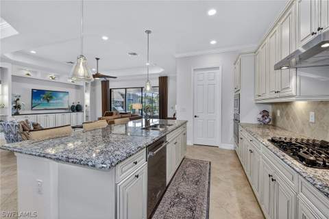 3001 Aviamar Cir, Naples FL - photo 9 of 50