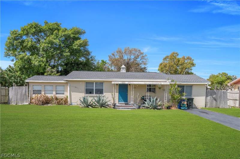 3 bedroom SingleFamilyResidence at 1235 Joerin AVE, BELLE AIRE LAGOON, North Fort Myers — photo 5