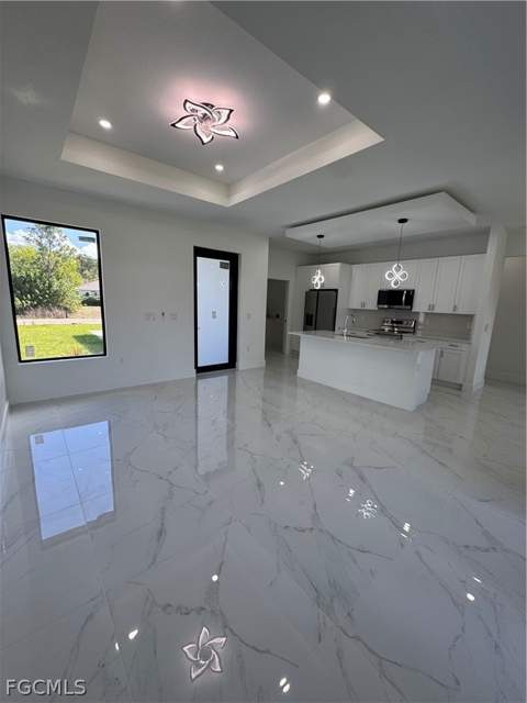 724 Kari Cir, Lehigh Acres FL - photo 6 of 36