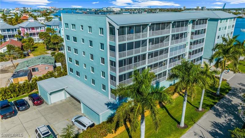 2 bedroom Condominium at 345 Mango St 406, Sea Grape Bay Condo, Fort Myers Beach — photo 2