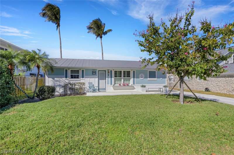 2 bedroom SingleFamilyResidence at 1293 Rainbow Ct, Gulf Harbor, Naples — photo 1