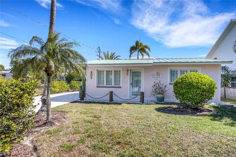 2 bedroom SingleFamilyResidence at 1290 Venetian Way, Gulf Harbor, Naples — photo 2