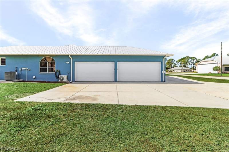 4 bedroom SingleFamilyResidence at 6861 Cadet Ave, Buckingham Air Park, Fort Myers — photo 4