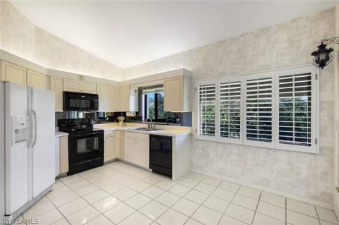16540 Heron Coach Way 406, Fort Myers FL - photo 16 of 33