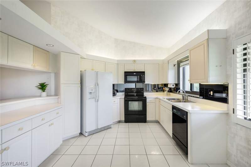 3 bedroom Condominium at 16540 Heron Coach Way 406, Heron Coach Houses, Fort Myers — photo 4