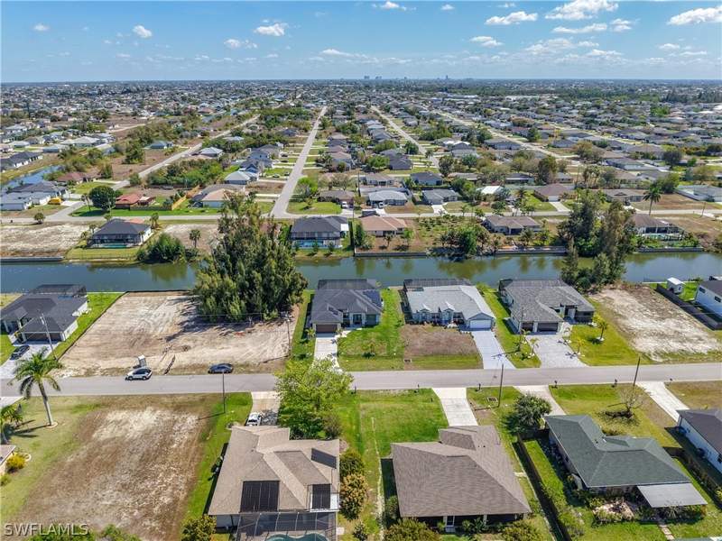 4 bedroom SingleFamilyResidence at 427 NW 7th Ave, Cape Coral, Cape Coral — photo 2