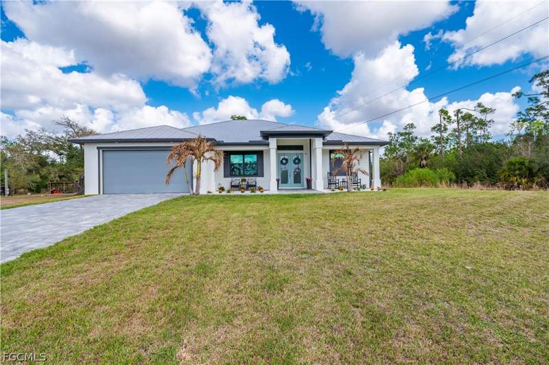 3 bedroom SingleFamilyResidence at 4301 South Rd, Western Acres, North Fort Myers — photo 2