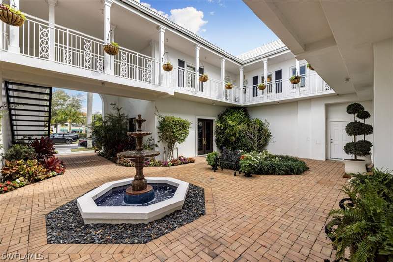 3 bedroom Condominium at 292 14th Ave S A, Pettit Square, Naples — photo 4