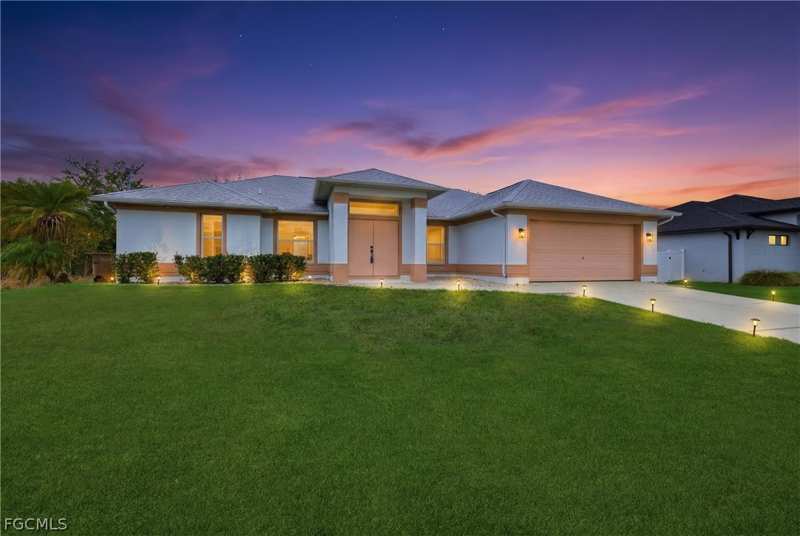 3 bedroom SingleFamilyResidence at 614 SW 1st St, Cape Coral, Cape Coral — photo 1