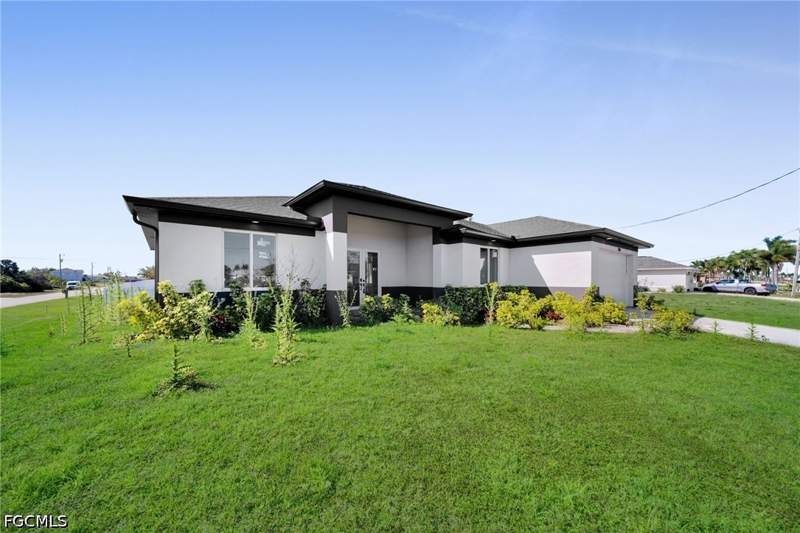 3 bedroom SingleFamilyResidence at 2700 NW 6th St, Cape Coral, Cape Coral — photo 4