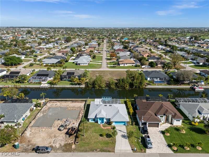 4 bedroom SingleFamilyResidence at 1229 SW 24th St, Palmetto Pines Country Club, Cape Coral — photo 1