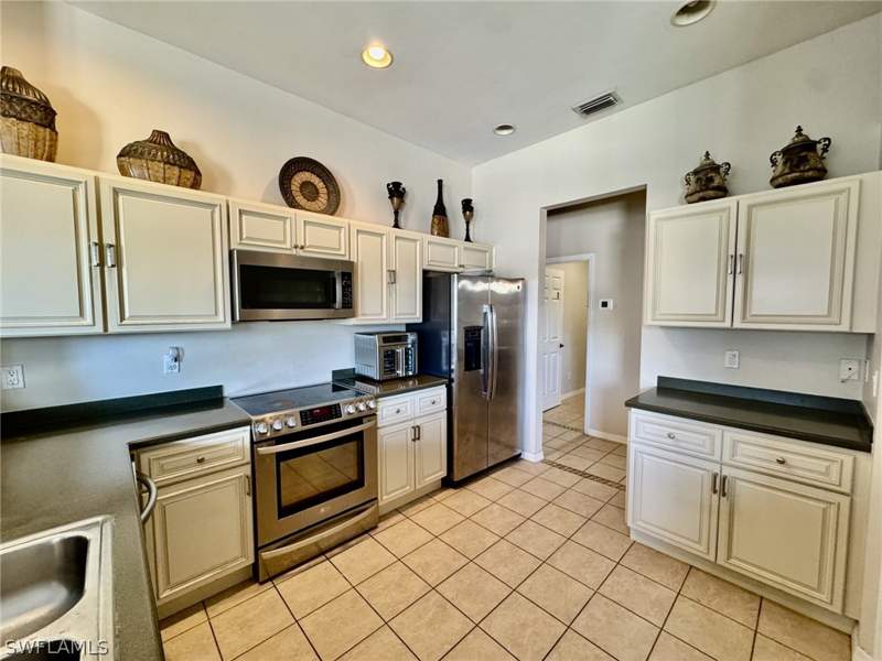 4 bedroom SingleFamilyResidence at 2041 24th Ave NE, Golden Gate Estates, Naples — photo 4