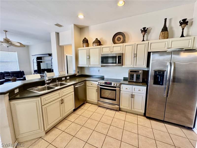 4 bedroom SingleFamilyResidence at 2041 24th Ave NE, Golden Gate Estates, Naples — photo 5