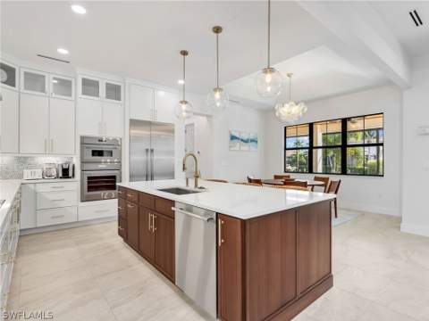 1813 Menorca Ct, Marco Island FL - photo 6 of 48