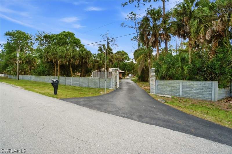 5 bedroom SingleFamilyResidence at 3670 27th Ave SW, Golden Gate Estates, Naples — photo 2