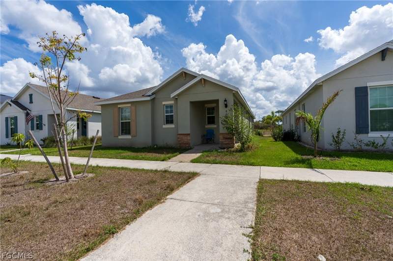 3 bedroom SingleFamilyResidence at 802 Friendship Cir, Belle Arbor, Labelle — photo 3