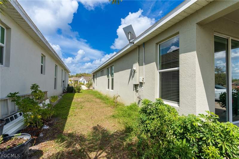 3 bedroom SingleFamilyResidence at 802 Friendship Cir, Belle Arbor, Labelle — photo 5