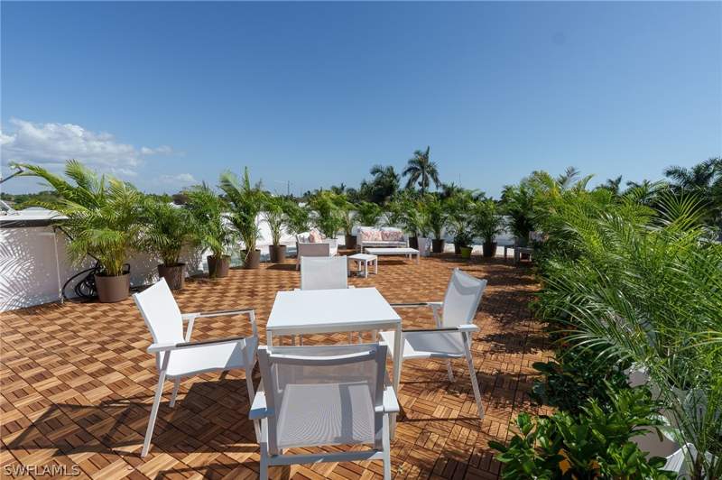 4 bedroom SingleFamilyResidence at 200 S Golf Dr, Olde Naples, Naples — photo 5
