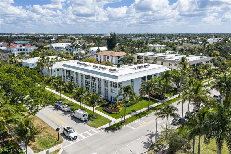 2 bedroom Condominium at 1021 3rd St S 306, Town Manor, Naples — photo 1