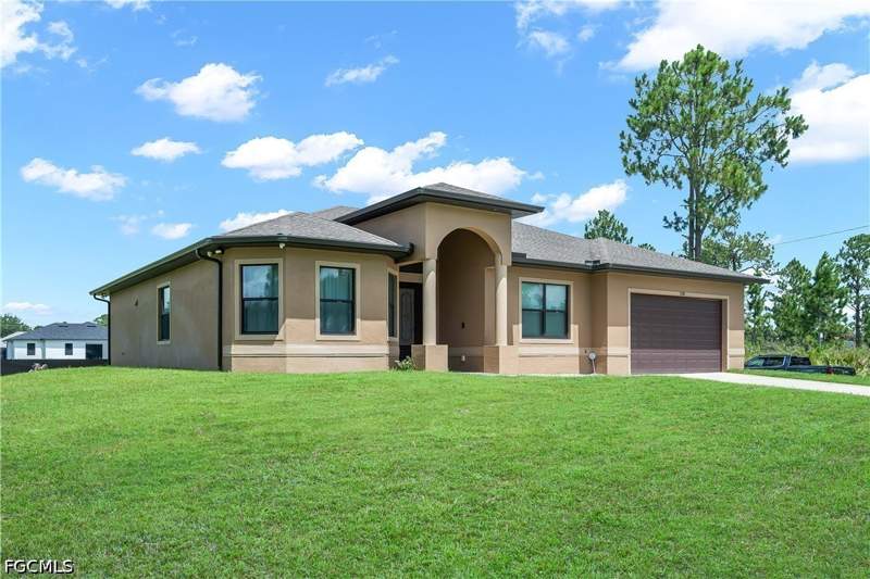 4 bedroom SingleFamilyResidence at 1105 James Ave, Leisure Acres, Lehigh Acres — photo 2