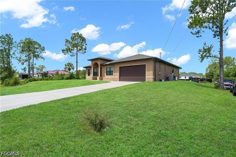 4 bedroom SingleFamilyResidence at 1105 James Ave, Leisure Acres, Lehigh Acres — photo 3