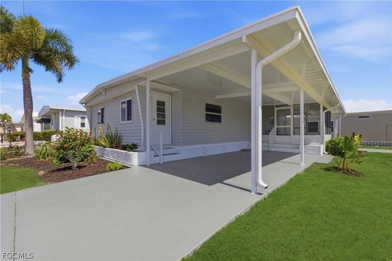 2 bedroom ManufacturedHome at 312 Nicklaus Blvd, Six Lakes Country Club, North Fort Myers — photo 2