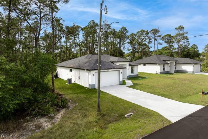 3 bedroom SingleFamilyResidence at 3111 40th St W, Lehigh Acres, Lehigh Acres — photo 3
