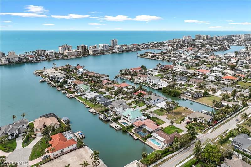 4 bedroom SingleFamilyResidence at 480 Oak Ave, Conners, Naples — photo 3